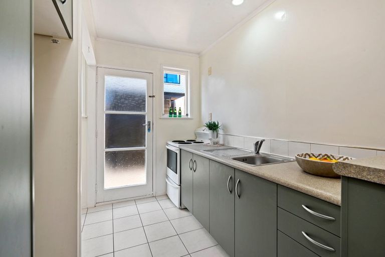 Photo of property in 1/10 Agincourt Street, Glenfield, Auckland, 0629