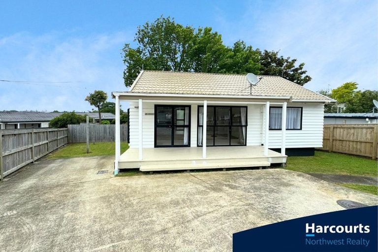 Photo of property in 39 Jaemont Avenue, Te Atatu South, Auckland, 0610