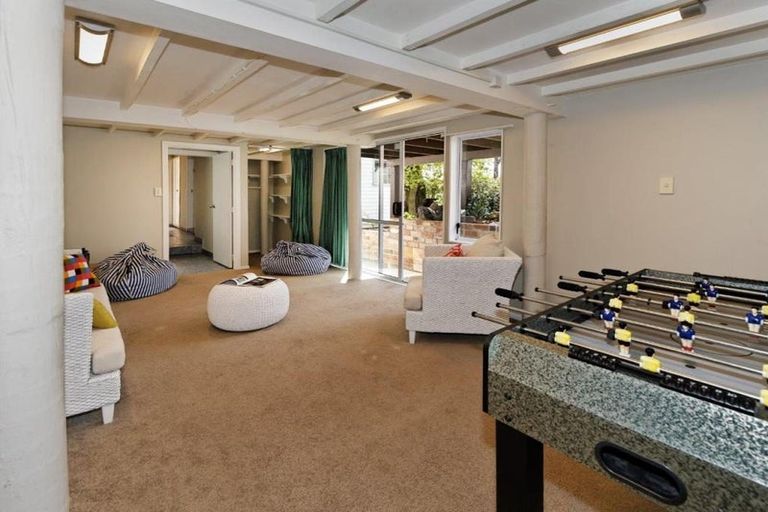 Photo of property in 4204a Great North Road, Glendene, Auckland, 0602