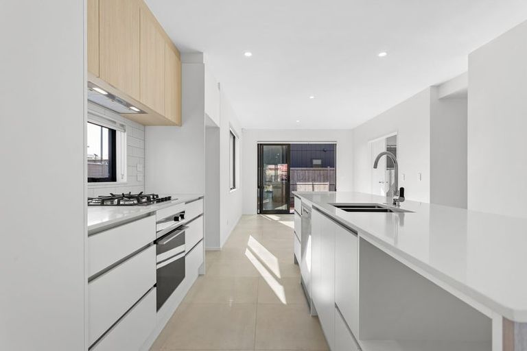 Photo of property in 36 Viridian Avenue, Rosehill, Papakura, 2113