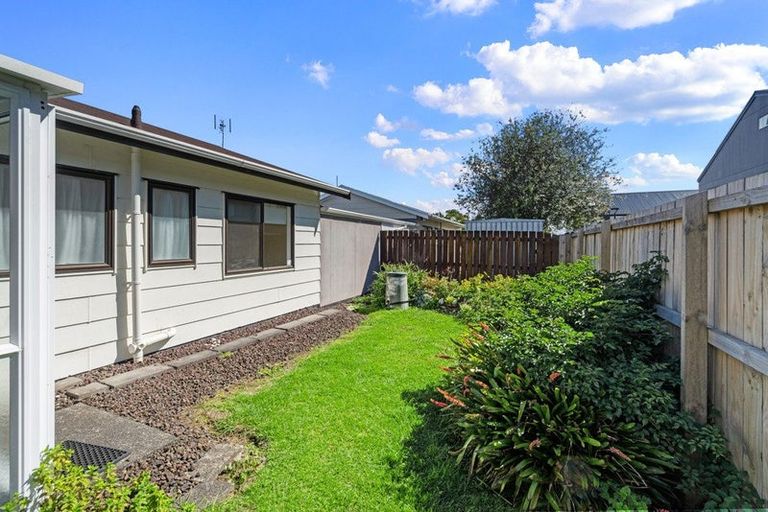 Photo of property in 3/121 Bruce Mclaren Road, Henderson, Auckland, 0612