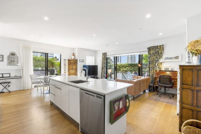 Photo of property in Frank Sargeson Apts, 4/80g Anzac Street, Takapuna, Auckland, 0622