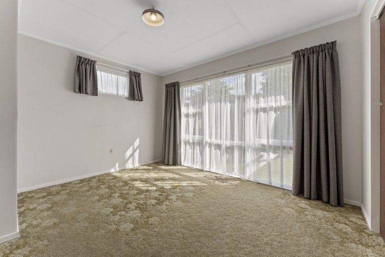 Photo of property in 12 Pinedale Parade, Milson, Palmerston North, 4414