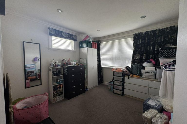 Photo of property in 4 Tiwakawaka Grove, Heretaunga, Upper Hutt, 5018