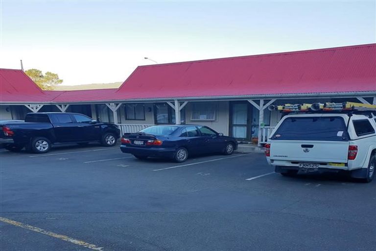 Photo of property in 252 Grounsell Crescent, Belmont, Lower Hutt, 5010