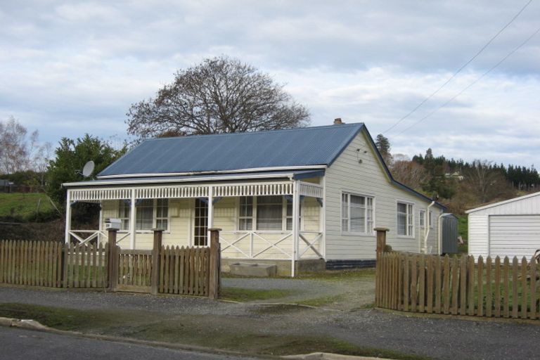 Photo of property in 24 Irvine Street, Lawrence, 9532