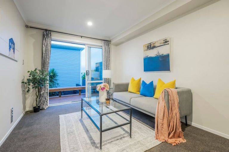 Photo of property in 10 Panakenake Way, Flat Bush, Auckland, 2019