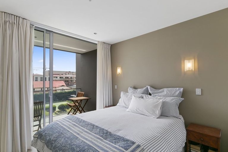 Photo of property in Sanctum Apartment, 10 Ebor Street, Te Aro, Wellington, 6011