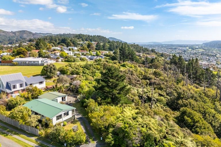 Photo of property in 22 Whitechapel Grove, Stokes Valley, Lower Hutt, 5019