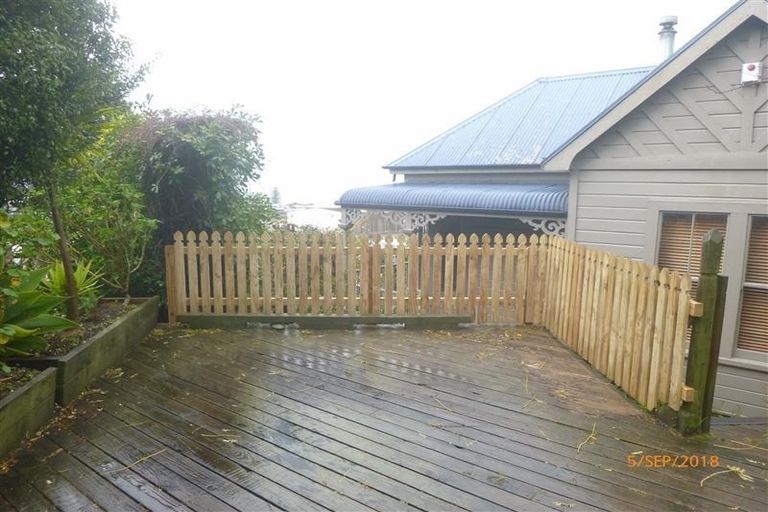 Photo of property in 129 Chaucer Road, Hospital Hill, Napier, 4110