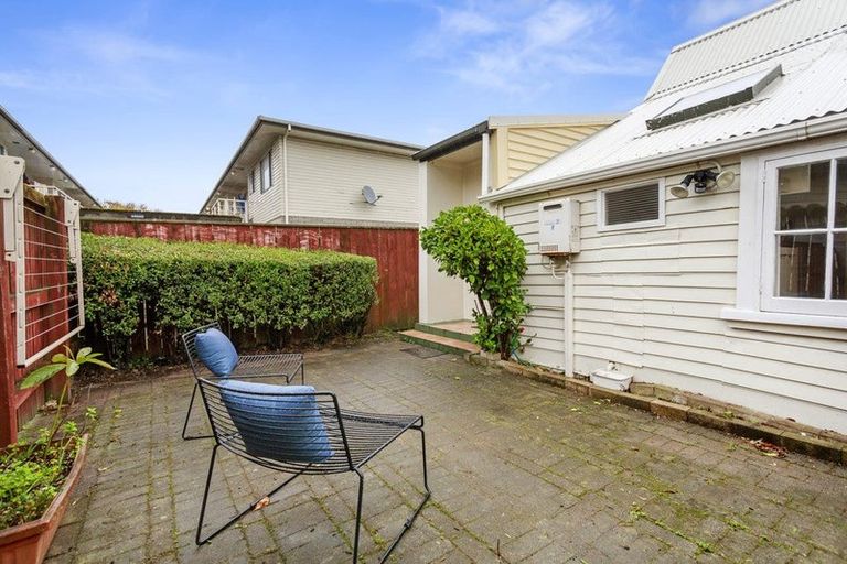 Photo of property in 14 Oxford Street, Tawa, Wellington, 5028