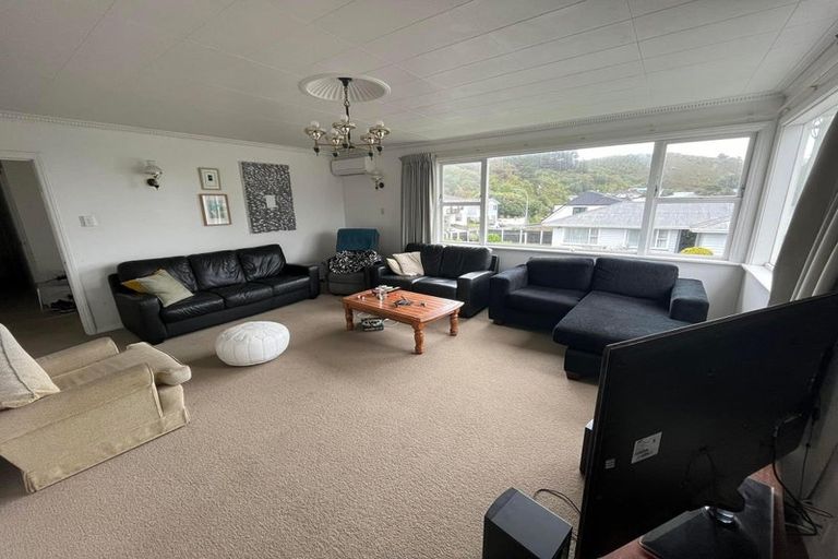 Photo of property in 2 Foyle Street, Island Bay, Wellington, 6023