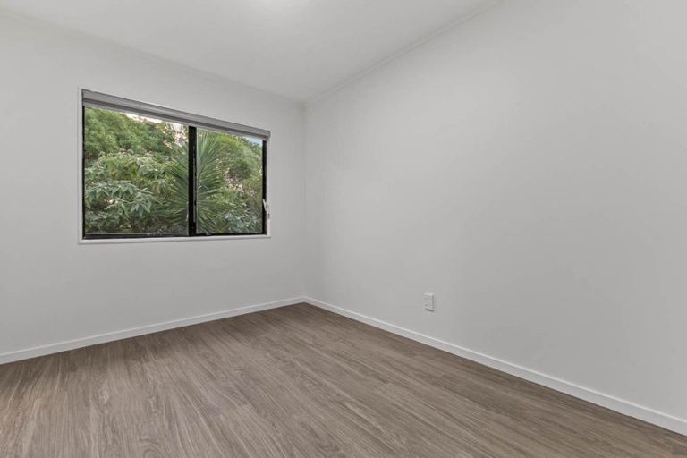 Photo of property in 2/8 Kirklow Place, Goodwood Heights, Auckland, 2105