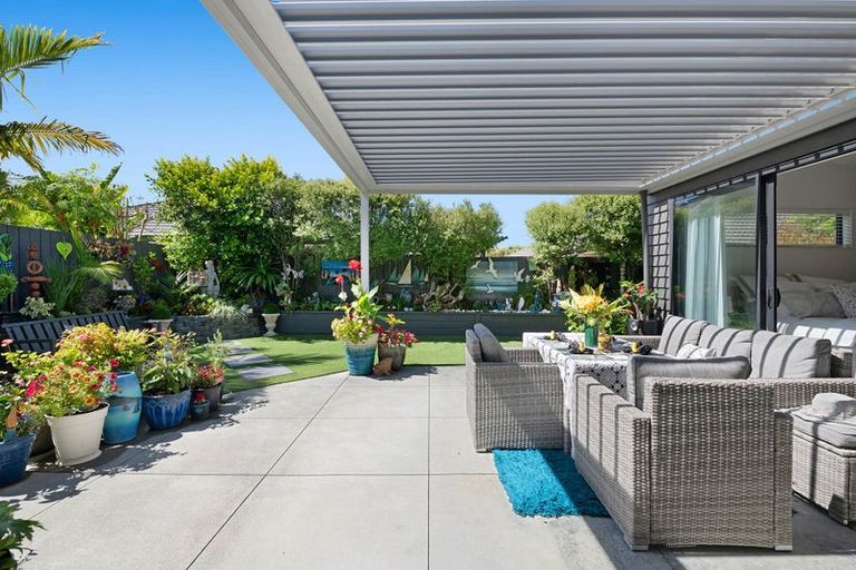 Photo of property in 6 Trevally Place, Snells Beach, 0920