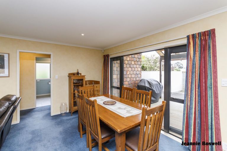 Photo of property in 3 Walnut Grove, Kelvin Grove, Palmerston North, 4414