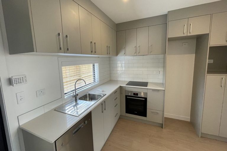 Photo of property in 9/5 Brandon Road, Glen Eden, Auckland, 0602