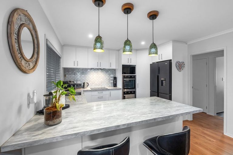 Photo of property in 5 Minerva Avenue, Helensville, 0800