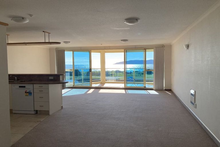 Photo of property in Ocean Apartments, 5/44 Marine Parade, Paraparaumu Beach, Paraparaumu, 5032