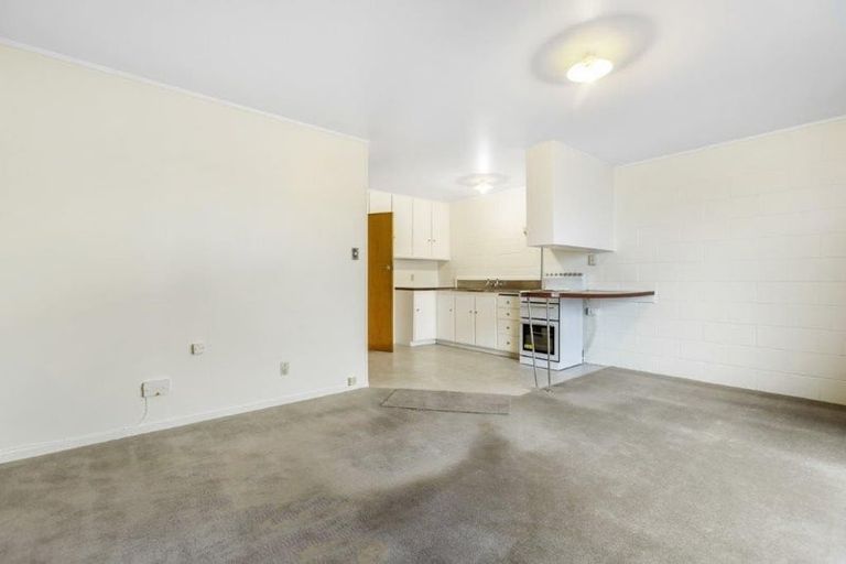 Photo of property in 40 West Coast Road, Glen Eden, Auckland, 0602