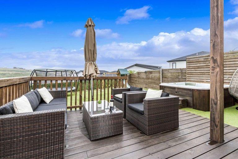 Photo of property in 25 Cavalli Road, Long Bay, Auckland, 0630