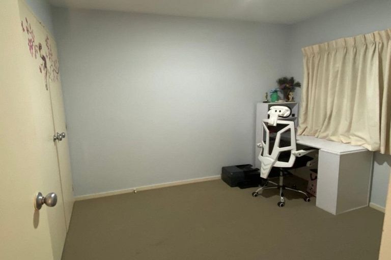 Photo of property in 2/17 Charlenne Close, Ranui, Auckland, 0612