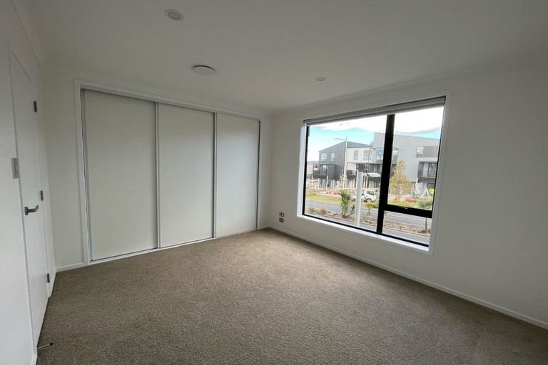 Photo of property in 18 Hobsonville Point Road, Hobsonville, Auckland, 0616