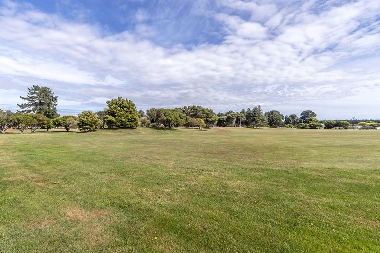 Photo of property in 10 Radiata Avenue, Parklands, Christchurch, 8083