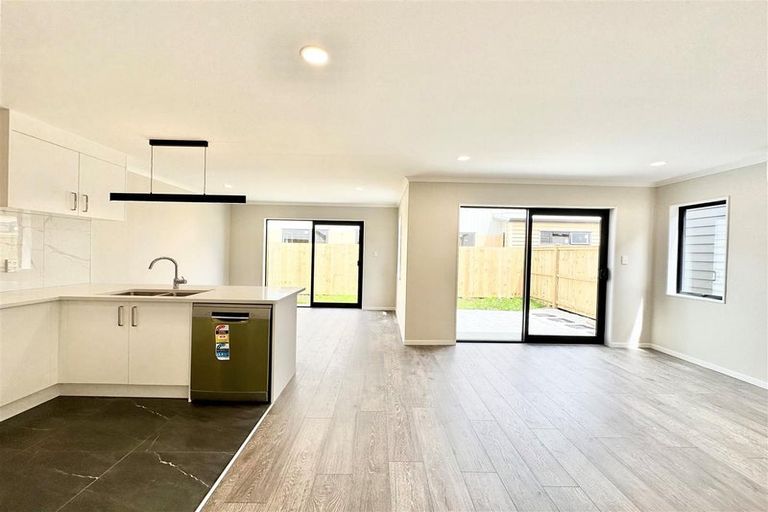 Photo of property in 31 Combat Street, Papakura, 2110