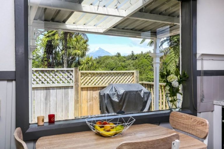 Photo of property in 212 Huatoki Street, Upper Vogeltown, New Plymouth, 4310