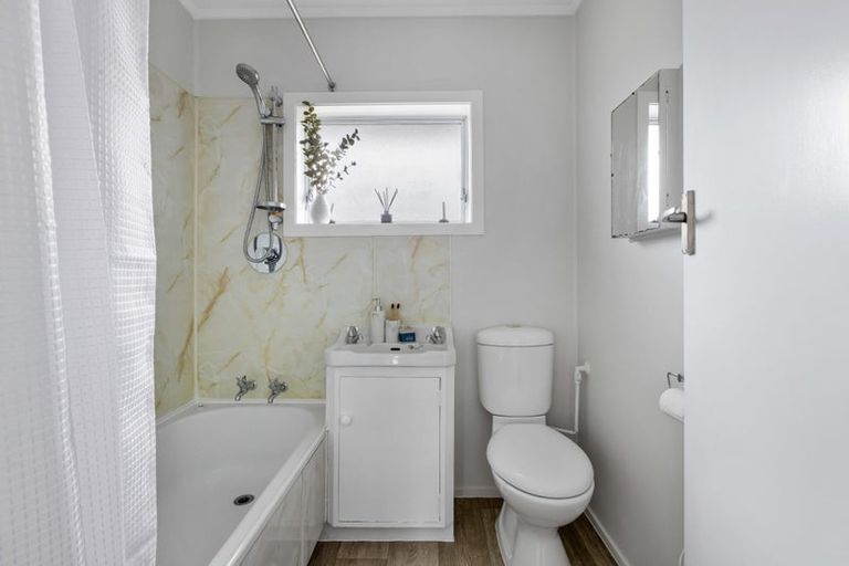 Photo of property in 1/242 Onewa Road, Birkenhead, Auckland, 0626