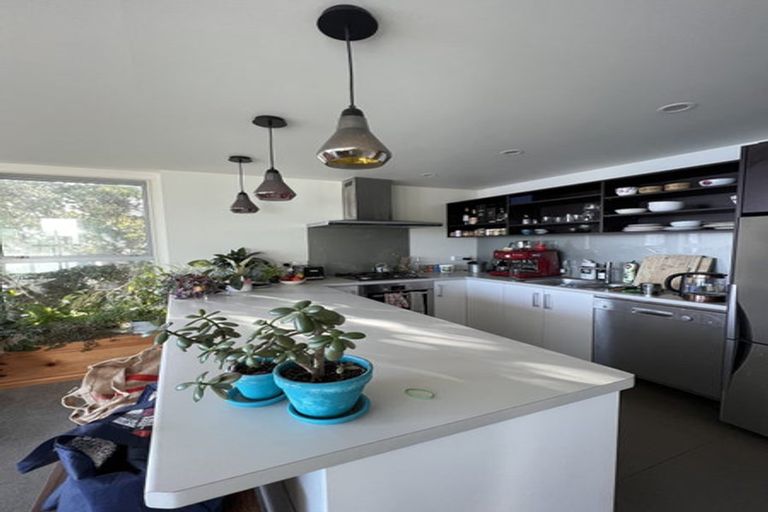 Photo of property in 218 Evans Bay Parade, Hataitai, Wellington, 6021