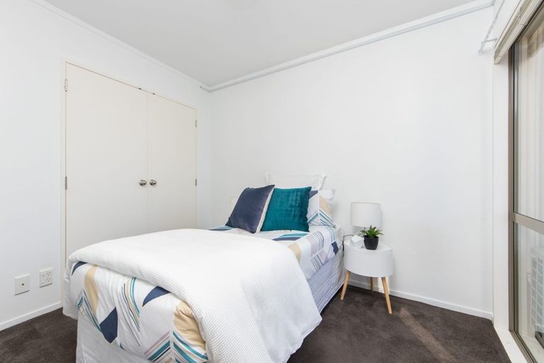 Photo of property in The Haven, 12/120 Beach Haven Road, Beach Haven, Auckland, 0626