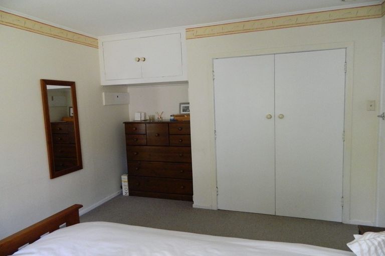 Photo of property in 26 Horokiwi Road West, Newlands, Wellington, 6037