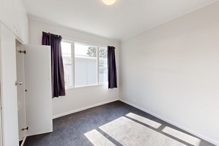 Photo of property in 21 Akaroa Drive, Maupuia, Wellington, 6022