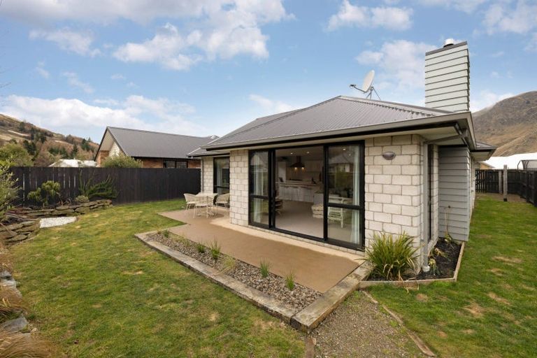 Photo of property in 2 Sew Hoy Lane, Arthurs Point, Queenstown, 9371