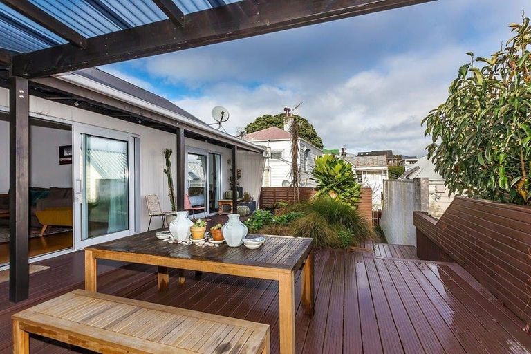 Photo of property in 95 Majoribanks Street, Mount Victoria, Wellington, 6011