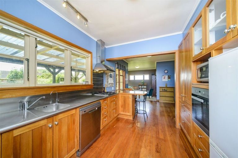 Photo of property in 11 Park Road, West End, Palmerston North, 4412