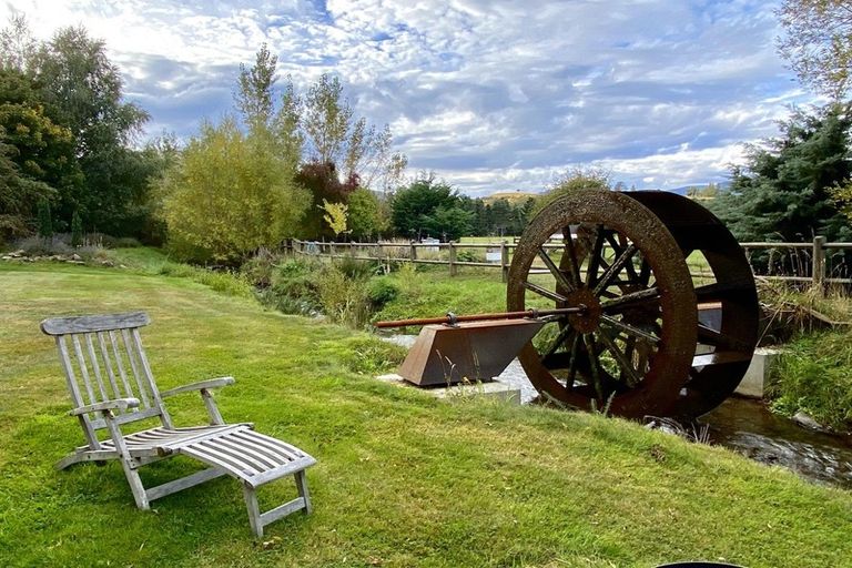 Photo of property in Lombardy Cottage, 162 Shepherds Flat Road, Cambrians, Oturehua, 9386