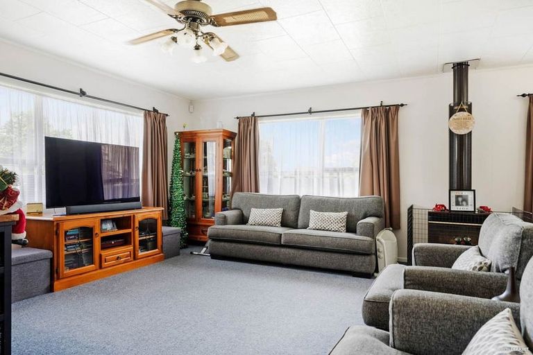 Photo of property in 221 Mahia Road, Wattle Downs, Auckland, 2103