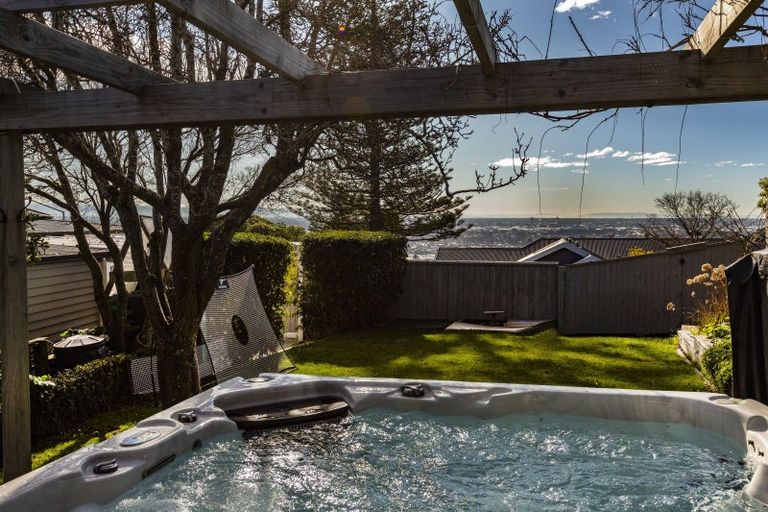 Photo of property in 67 Hackthorne Road, Cashmere, Christchurch, 8022