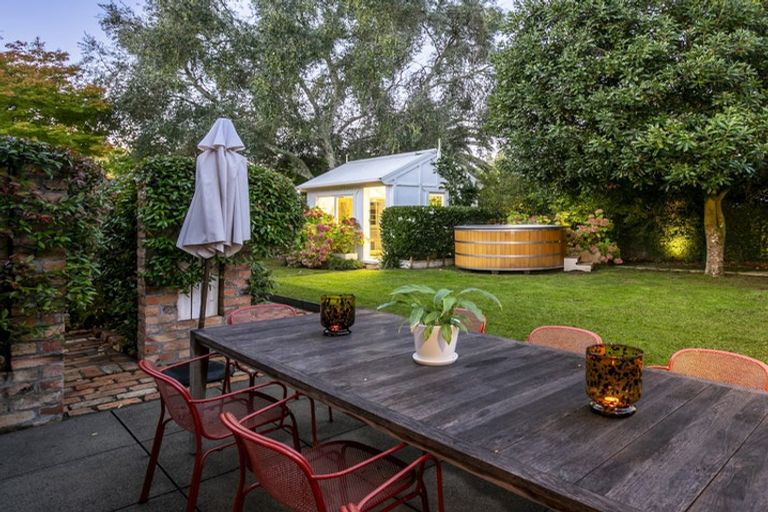 Photo of property in 49b Roland Road, Greenhithe, Auckland, 0632