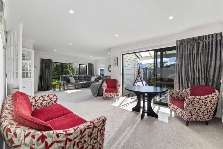 Photo of property in 64 Karina Road, Merrilands, New Plymouth, 4312