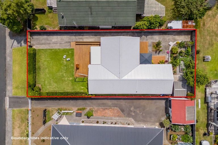 Photo of property in 8 Hussey Street, Oakura, 4314