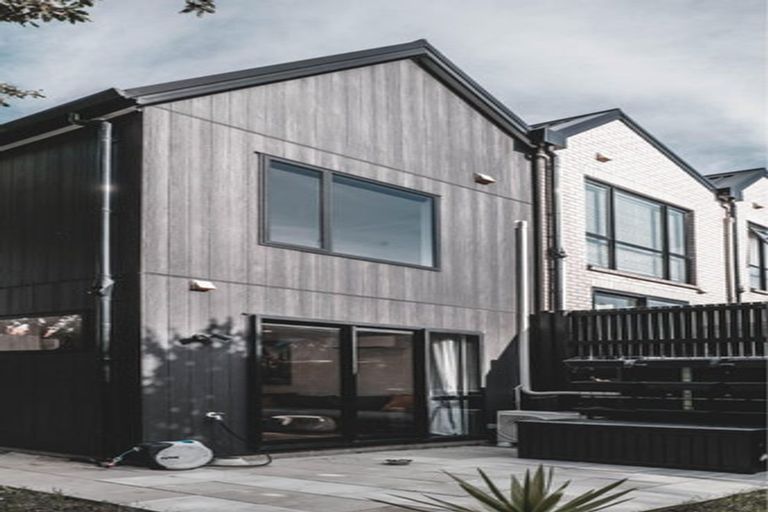 Photo of property in 40 Wharara Lane, Massey, Auckland, 0614