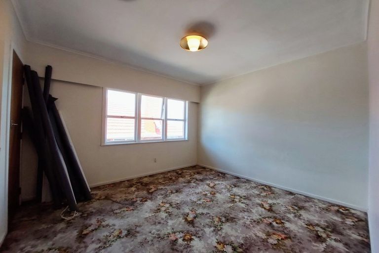 Photo of property in 187 Te Atatu Road, Te Atatu South, Auckland, 0610