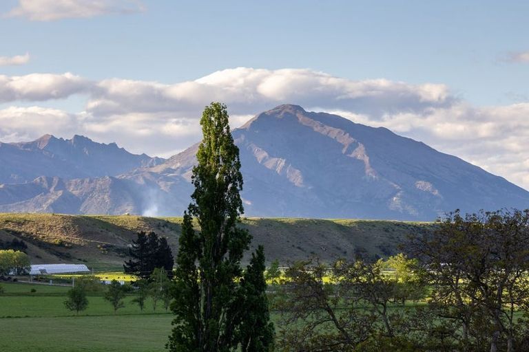 Photo of property in 28 Atkins Road, Luggate, Wanaka, 9382