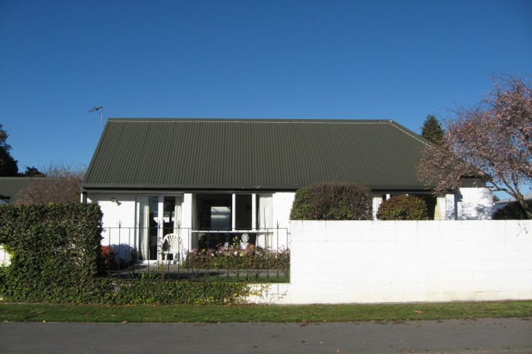 Photo of property in 2/1 Camelia Place, Islington, Christchurch, 8042