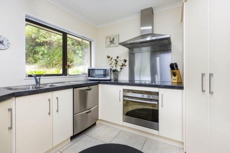 Photo of property in 40 King Charles Drive, Kingsley Heights, Upper Hutt, 5018
