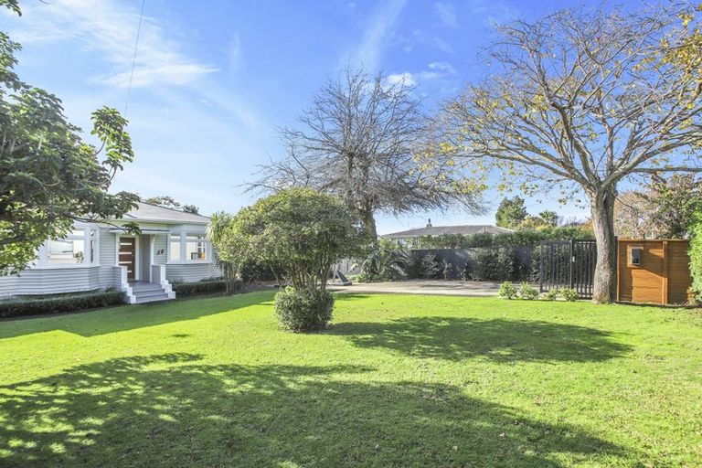 Photo of property in 58 Taylor Road, Mangere Bridge, Auckland, 2022