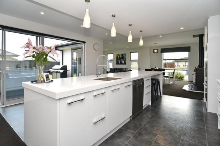 Photo of property in 6 Crampton Close, Kaiapoi, 7630